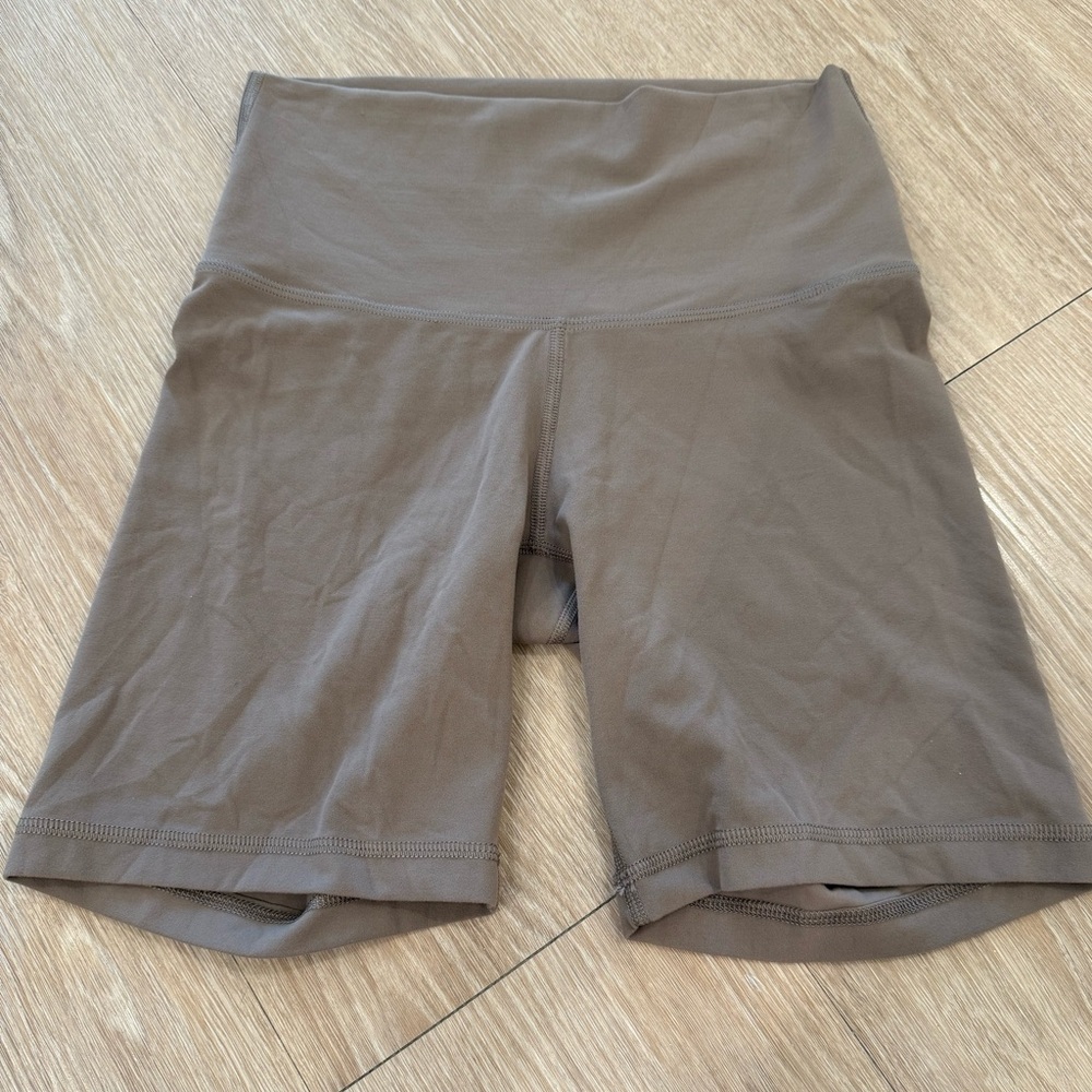 Aritizia TnAction Butter Soft High Waist Bike Shorts
